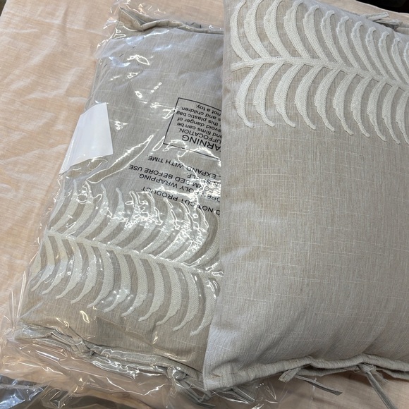 Pillow Set - Picture 5 of 6